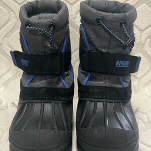 Khombu Kids' Black and Blue Winter Boots